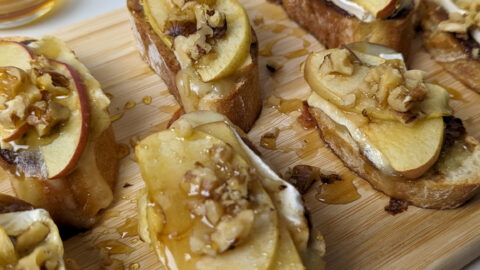 apple and brie crostini