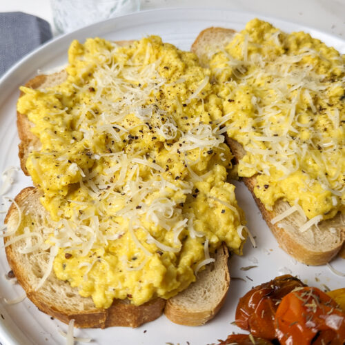 Cacio e Pepe Soft Scrambled Eggs - Unapologetic Eats